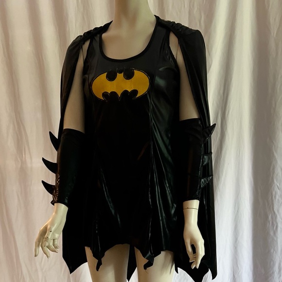 Batgirl costume! Great quality. Mask was repaired but looks good. Size S. - Picture 2 of 12